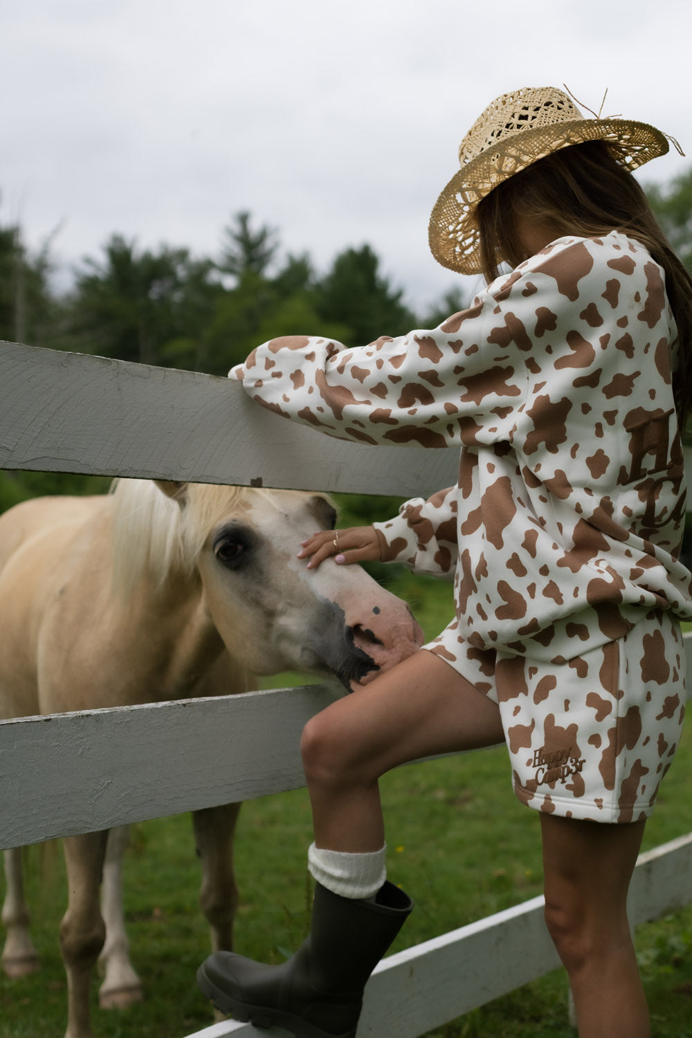 EARTHY COW CORE SHORTS