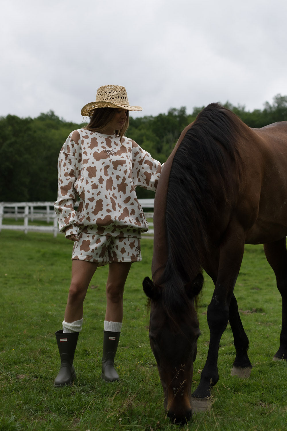 EARTHY COW CREWNECK SWEATSHIRT