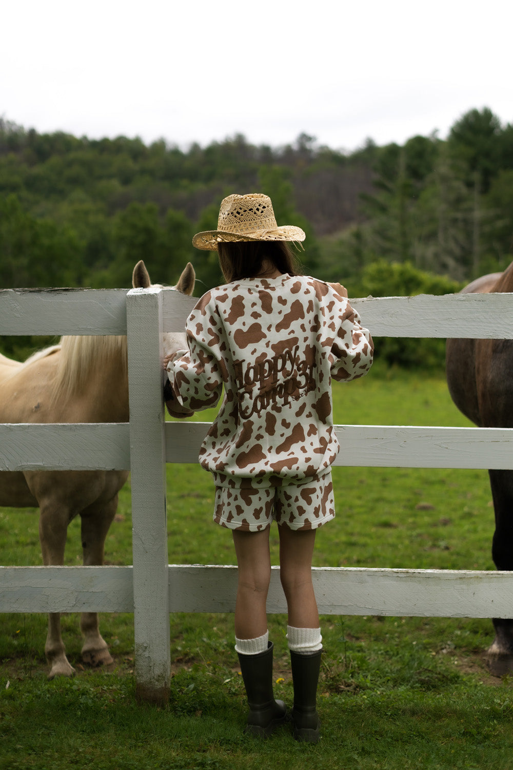 EARTHY COW CREWNECK SWEATSHIRT